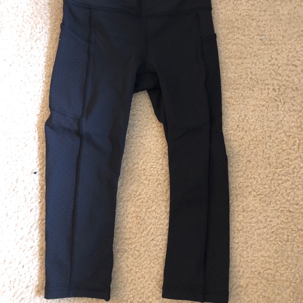 Lululemon crops size 2